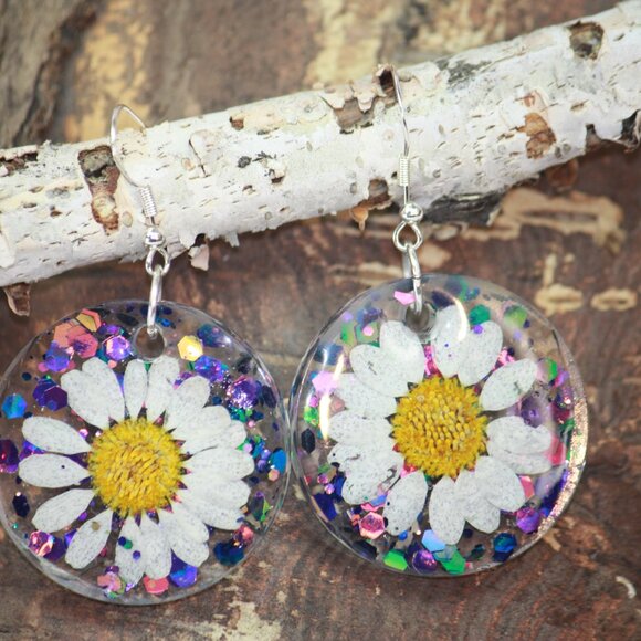 Hand Crafted Daisy Earrings - Picture 10 of 10